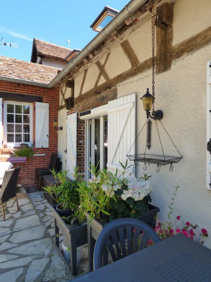 Chambres D'Hotes Les Muscaris Feins-en-Gatinais Екстер'єр фото