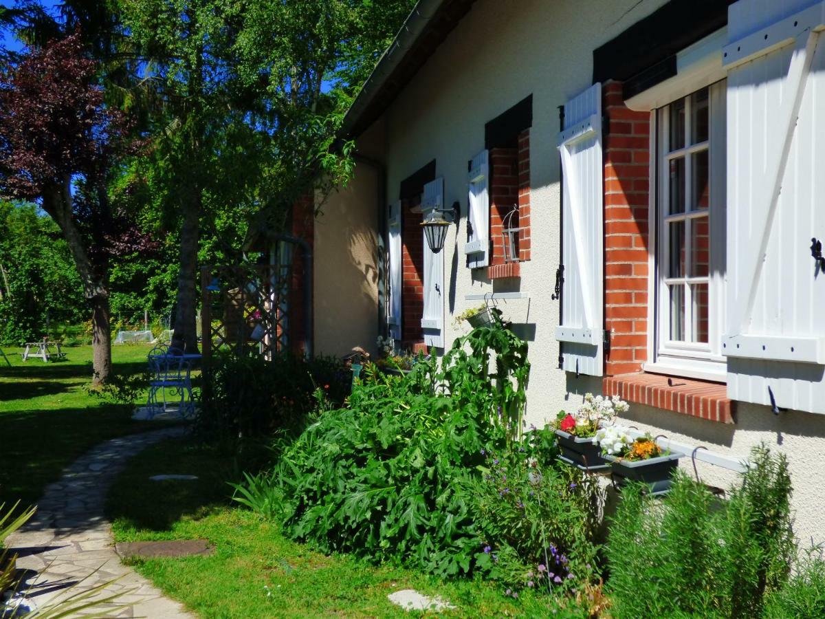 Chambres D'Hotes Les Muscaris Feins-en-Gatinais Екстер'єр фото